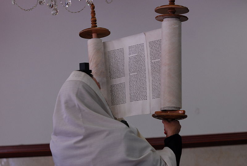The Torah in balance, from the writings of Rabbi Ashlag 